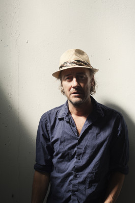 artist künstler John Isaac portrait by filip freytag shot fotografiert in Berlin weißensee 